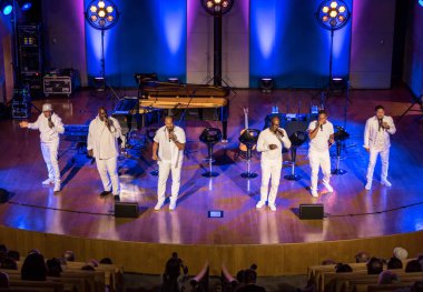 Krakov, Polonya - 8 Temmuz 2018: 6 konferans salonu en fazla Uj yaz Caz Festivali'nde Krakow'da sahnede canlı alın. Polonya