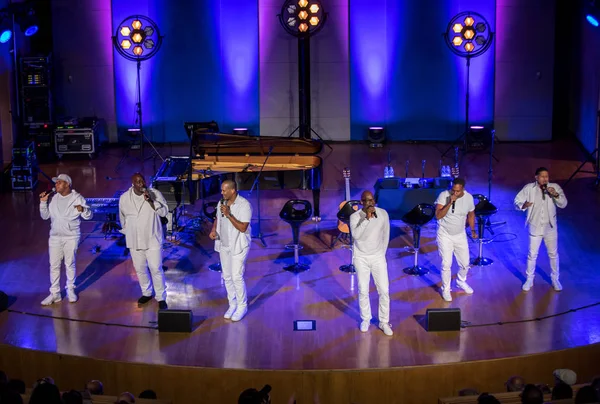 Krakov, Polonya - 8 Temmuz 2018: 6 konferans salonu en fazla Uj yaz Caz Festivali'nde Krakow'da sahnede canlı alın. Polonya