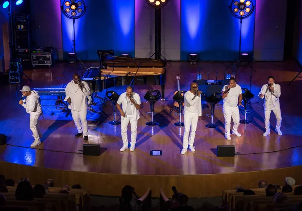 Krakov, Polonya - 8 Temmuz 2018: 6 konferans salonu en fazla Uj yaz Caz Festivali'nde Krakow'da sahnede canlı alın. Polonya