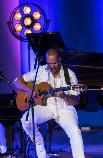 Krakov, Polonya - 8 Temmuz 2018: 6 konferans salonu en fazla Uj yaz Caz Festivali'nde Krakow'da sahnede canlı alın. Polonya