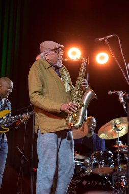 Cracow, Polonya - 28 Haziran 2018: Charles Lloyd ve şaşılacak şey ve Bill Frisell Kijow.Centre yaz Caz Festivali'nde Krakow'da aşaması yaşıyor. Polonya