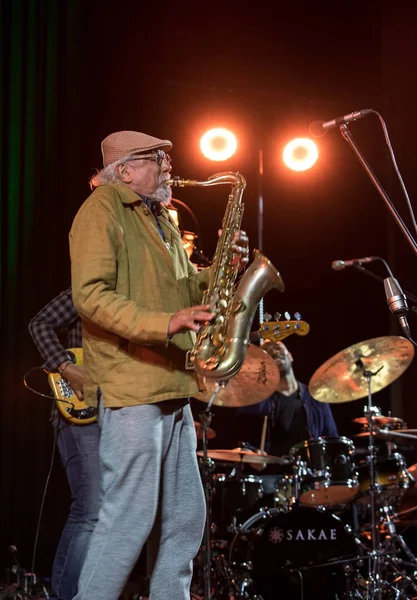 Cracow, Polonya - 28 Haziran 2018: Charles Lloyd ve şaşılacak şey ve Bill Frisell Kijow.Centre yaz Caz Festivali'nde Krakow'da aşaması yaşıyor. Polonya