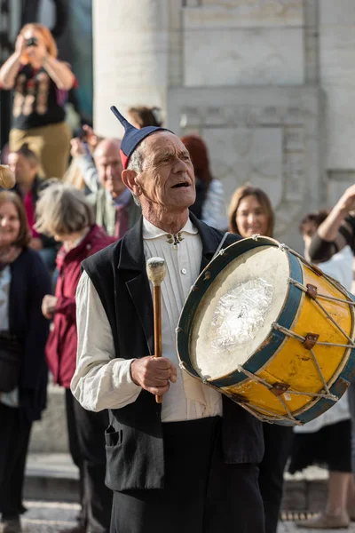 Funchal Portugal Abril 2018 Músicos Folclóricos Bailarinos Que Apresentam Avenida — Fotografia de Stock