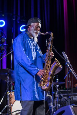 Krakov, Polonya - 12 Temmuz 2018: Simge Dünya Caz - Kijow.Centre yaz Caz Festivali'nde Krakow'da aşaması Firavun Sanders simgesi Quartetet yaşıyor. Polonya