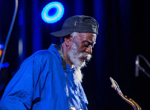 Krakov, Polonya - 12 Temmuz 2018: Simge Dünya Caz - Kijow.Centre yaz Caz Festivali'nde Krakow'da aşaması Firavun Sanders simgesi Quartetet yaşıyor. Polonya