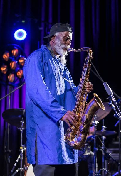 Krakov, Polonya - 12 Temmuz 2018: Simge Dünya Caz - Kijow.Centre yaz Caz Festivali'nde Krakow'da aşaması Firavun Sanders simgesi Quartetet yaşıyor. Polonya