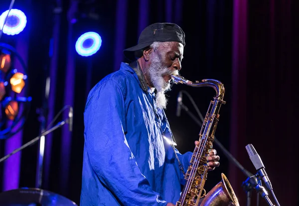 Krakov, Polonya - 12 Temmuz 2018: Simge Dünya Caz - Kijow.Centre yaz Caz Festivali'nde Krakow'da aşaması Firavun Sanders simgesi Quartetet yaşıyor. Polonya