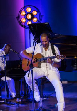 Krakov, Polonya - 8 Temmuz 2018: 6 konferans salonu en fazla Uj yaz Caz Festivali'nde Krakow'da sahnede canlı alın. Polonya