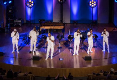 Krakov, Polonya - 8 Temmuz 2018: 6 konferans salonu en fazla Uj yaz Caz Festivali'nde Krakow'da sahnede canlı alın. Polonya