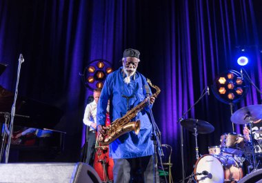 Krakov, Polonya - 12 Temmuz 2018: Simge Dünya Caz - Kijow.Centre yaz Caz Festivali'nde Krakow'da aşaması Firavun Sanders simgesi Quartetet yaşıyor. Polonya