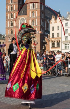 Krakov, Polonya - 5 Temmuz 2018: Performans dans gerçekleştirilen yarışma yanında Kiev Sokak Tiyatrosu vurgular 31 Street - Uluslararası Festivali, sokak tiyatroları Krakov, Polonya. 
