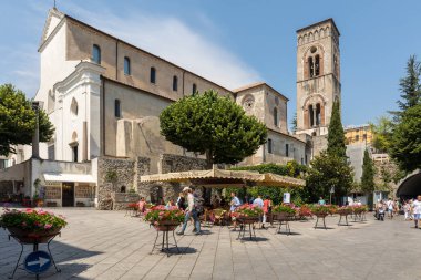 Ravello, İtalya - 16 Haziran 2017: Santa Maria Assunta Piazza del Duomo ve Katedrali Ravello, Campania, İtalya 