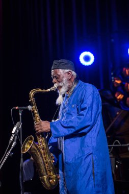 Krakov, Polonya - 12 Temmuz 2018: Simge Dünya Caz - Kijow.Centre yaz Caz Festivali'nde Krakow'da aşaması Firavun Sanders simgesi Quartetet yaşıyor. Polonya