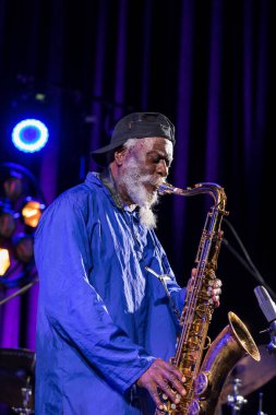 Krakov, Polonya - 12 Temmuz 2018: Simge Dünya Caz - Kijow.Centre yaz Caz Festivali'nde Krakow'da aşaması Firavun Sanders simgesi Quartetet yaşıyor. Polonya