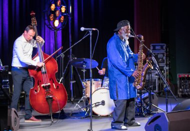 Krakov, Polonya - 12 Temmuz 2018: Simge Dünya Caz - Kijow.Centre yaz Caz Festivali'nde Krakow'da aşaması Firavun Sanders simgesi Quartetet yaşıyor. Polonya