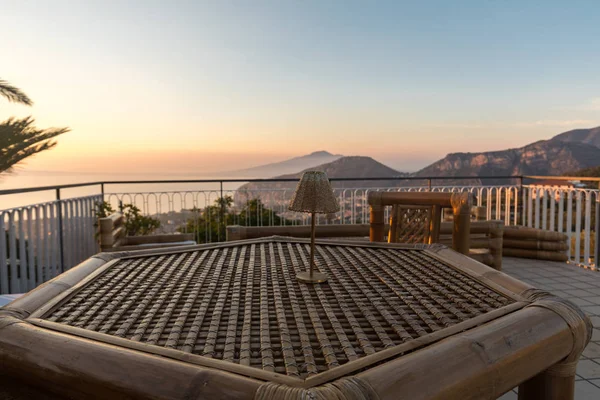 Tafel Het Terras Met Uitzicht Baai Van Napels Vesuvius Het — Stockfoto