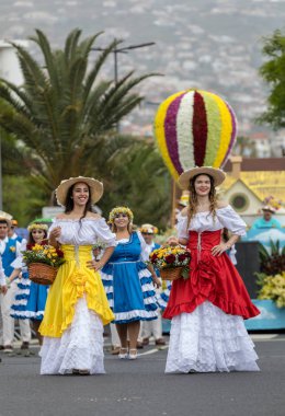 Funchal; Madeira; Portekiz - 22 Nisan; 2018: Funchal şehir Madeira Adası Madeira çiçek Festivali yıllık geçit. Portekiz.