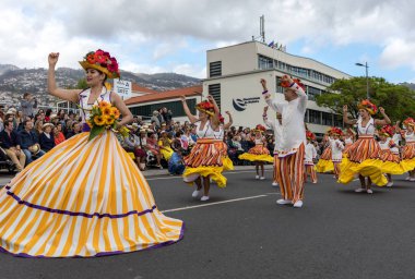 Funchal; Madeira; Portekiz - 22 Nisan; 2018: Funchal şehir Madeira Adası Madeira çiçek Festivali yıllık geçit. Portekiz.