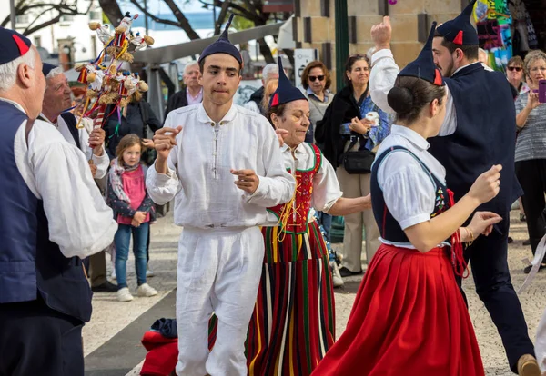 Фуншал Португалия Апреля 2018 Года Народные Музыканты Танцоры Выступают Авенида — стоковое фото