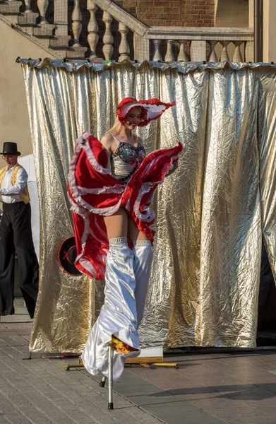 Krakkó Lengyelország Július 2018 Végzett Teljesítmény Dance Pageant Által Utca — Stock Fotó