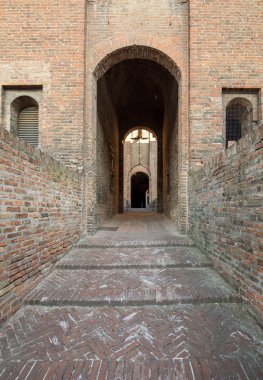 Estense Kalesi, 14. yüzyıldan kalma dört kulelik bir kale, Ferrara, Emilia-Romagna, İtalya