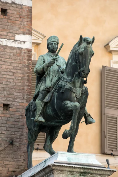 Statue Des Markgrafen Niccolo Iii Deste Palazzo Municipale Rathaus Auf — Stockfoto