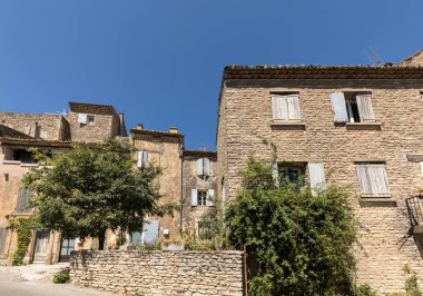  Gordes köyündeki tipik taş evler, Vaucluse, Provence, Fransa