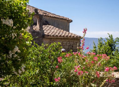  Gordes köyündeki tipik taş evler, Vaucluse, Provence, Fransa