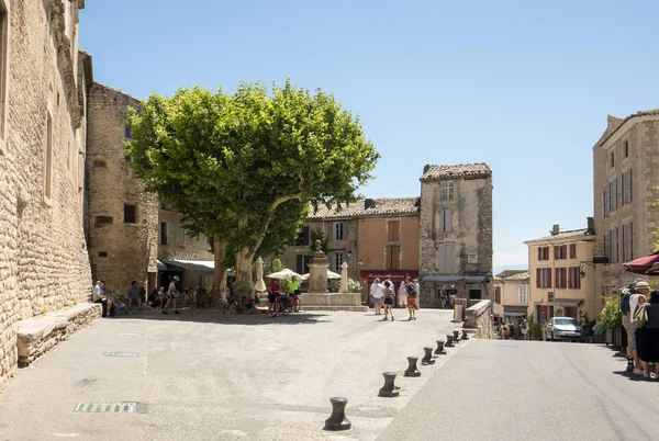 Gordes Francia Junio 2017 Turistas Pueblo Medieval Gordes Vaucluse Provenza —  Fotos de Stock