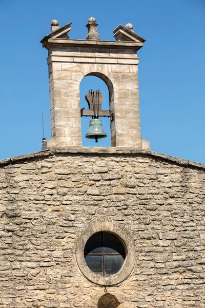 Věž Kostela Bell Gordes Provence Francie — Stock fotografie