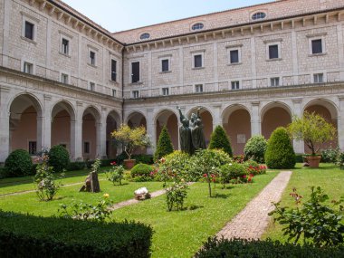 Montecassino, İtalya - 17 Haziran 2017: Aziz Benedict ölüm heykel Abbey'de Montecassino, İtalya. 