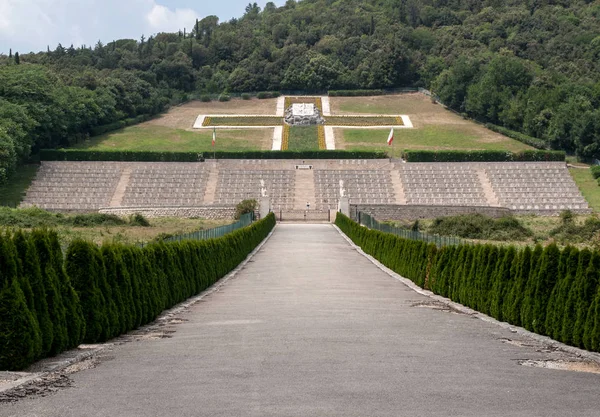 Montecassino Italië Juni 2017 Pools Oorlogskerkhof Monte Cassino Een Necropolis — Stockfoto