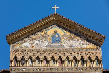 Amalfi'da St Andrew katedral cephe. İtalya
