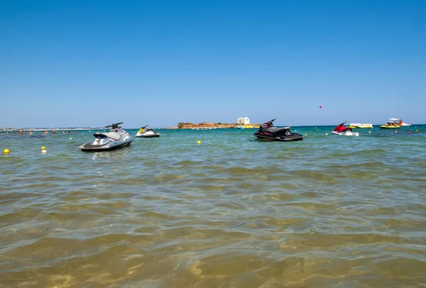 Malia Creta Grecia Luglio 2018 Veduta Una Spiaggia Con Scooter — Foto Stock