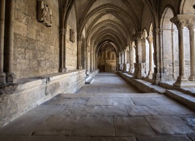 Arles, Fransa - 27 Haziran 2017: Romanesk kilise, Saint Trophime Katedrali Arles Cloisters. Provence, Fransa