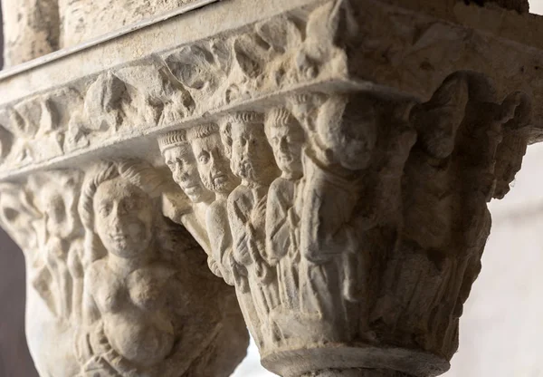 Romanesque Capital Cloisters Igreja Saint Trophime Catedral Arles Provence França — Fotografia de Stock