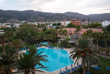 Malia. Girit, Yunanistan - 26 Haziran 2018: yüzme havuzu lüks Otel'de Malia Crete, Yunanistan
