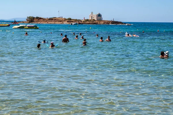 Malia Beton Griechenland Juli 2018 Menschen Ruhen Sich Einem Sonnigen — Stockfoto