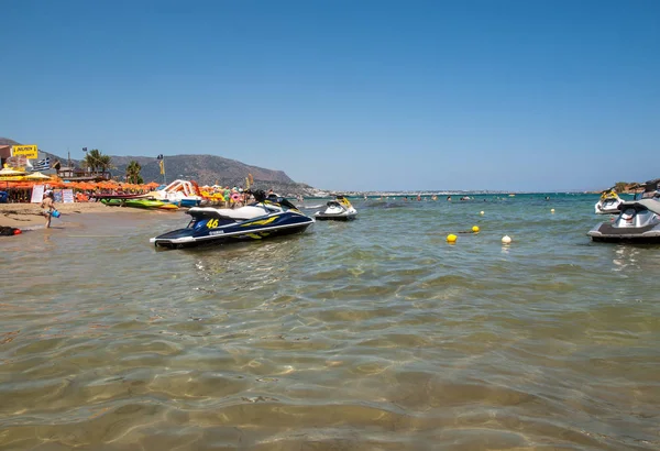 Malia Creta Grecia Luglio 2018 Veduta Una Spiaggia Con Scooter — Foto Stock