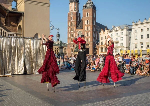 クラクフ ポーランド 2018 パフォーマンスのダンス コンテスト実行によってキエフの通り劇場 クラクフ ポーランドの通り劇場の国際フェスティバルのハイライト — ストック写真