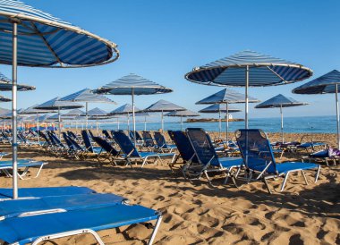 Malia Girit, Yunanistan plajda şezlong