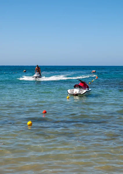 Malia Creta Grecia Luglio 2018 Veduta Una Spiaggia Con Scooter — Foto Stock