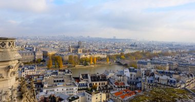 panoramik paris şehrinde ve notre dame Katedrali'nin görüldüğü gibi 