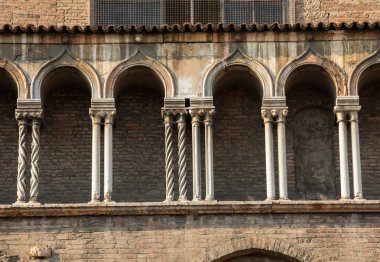  Ferrara Katedrali 'nin yan duvarı, Basilica Cattedrale di San Giorgio, Ferrara, İtalya 