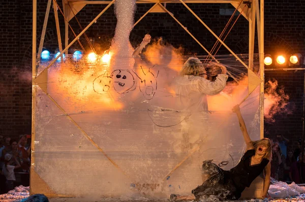 Cracow Poland July 2018 Performance Foam Days Performed Enigineering Theatre — Stock Photo, Image