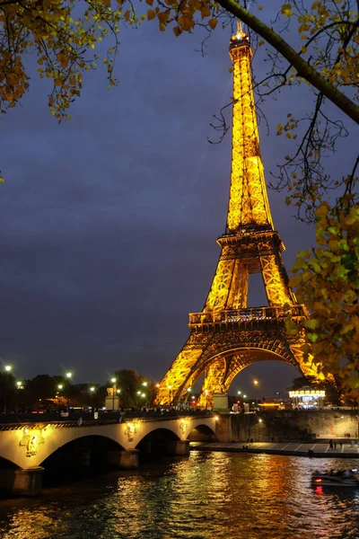 Paříž Francie Listopad 2017 Eiffelova Věž Osvětlená Soumraku Eiffelova Věž — Stock fotografie