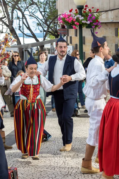 Funchal Portugal Abril 2018 Músicos Populares Bailarines Que Actúan Avenida — Foto de Stock