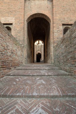 Estense Kalesi, 14. yüzyıldan kalma dört kulelik bir kale, Ferrara, Emilia-Romagna, İtalya