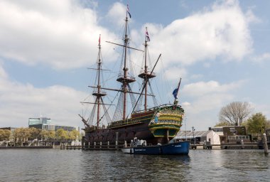 Amsterdam, Hollanda - 20 Nisan 2017: Hollanda Doğu Hindistan Şirketi kopyası 'Amsterdam', Amsterdam, Hollanda Ulusal Denizcilik Müzesi demirleyen gemi