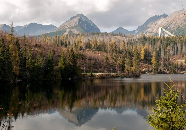 Naturaleza Escena Montaña Con Hermoso Lago Eslovaquia Tatra Strbske Pleso —  Fotos de Stock